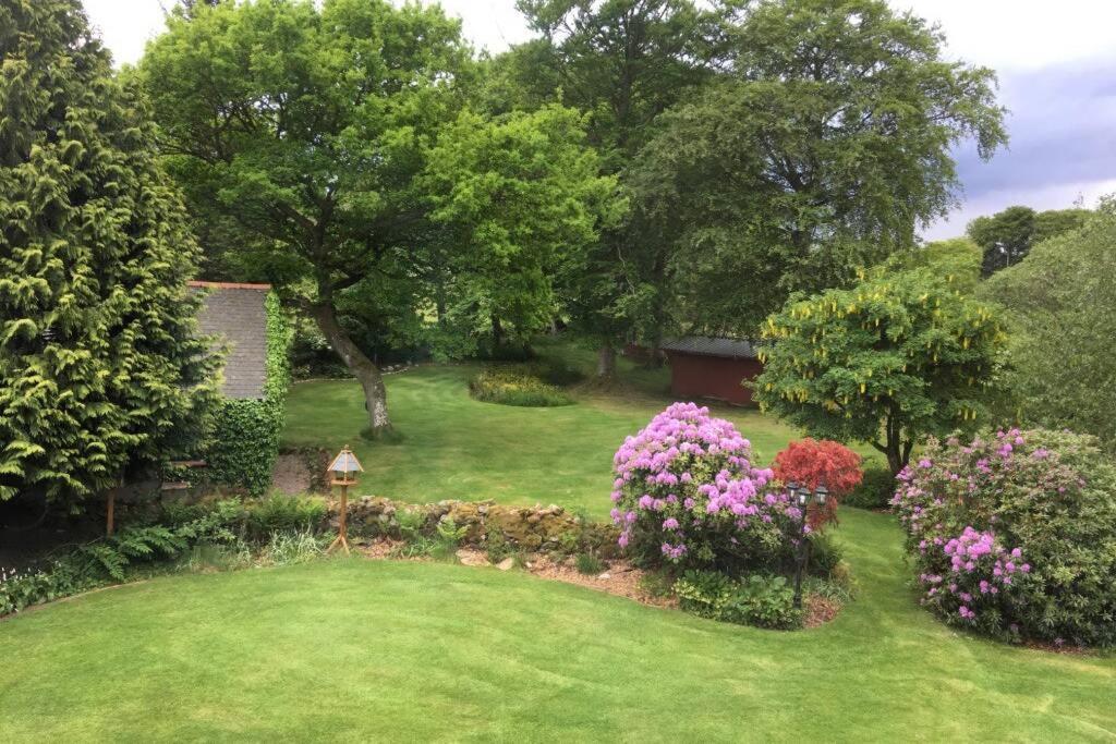 Serene Countryside Home With Manicured Gardens 스톤하븐 외부 사진